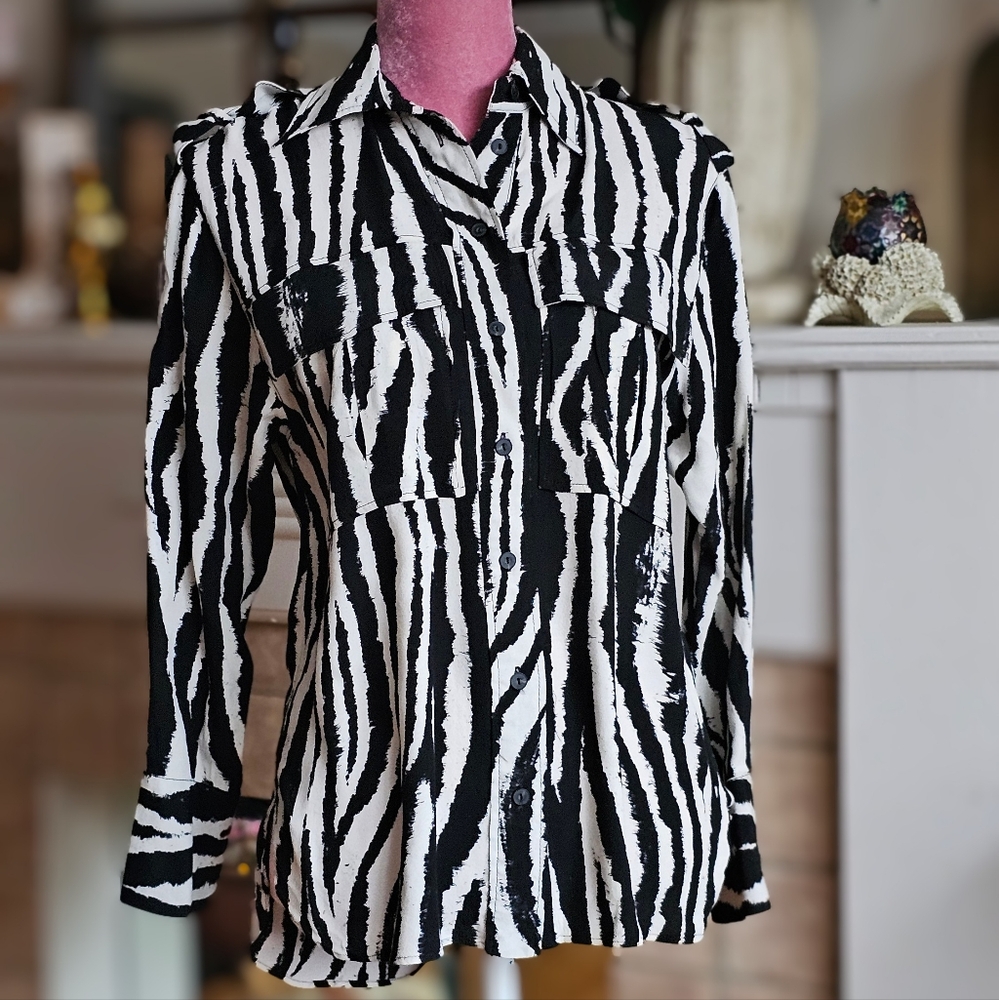 Massimo Dutti zebra print button-up blouse. Size 4